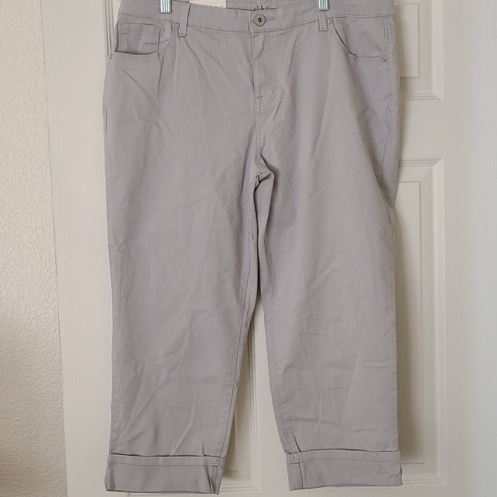 NWT Syle & Co. Cuffed Capri Jeans